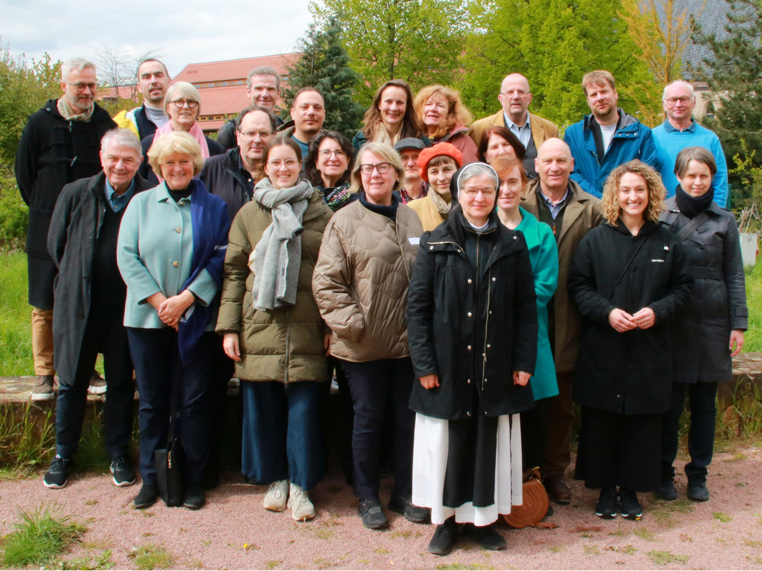 Gruppenbild der Teilnehmenden des Künstlertreffens 2024. 